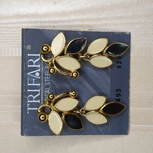 Vintage Trifari Earrings Ivory Black Gold Tone Pierced Vines Original Card